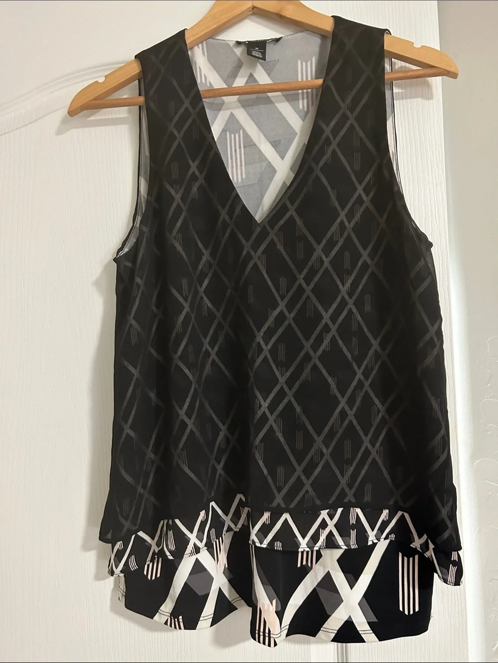 White House Black Market Size Medium
